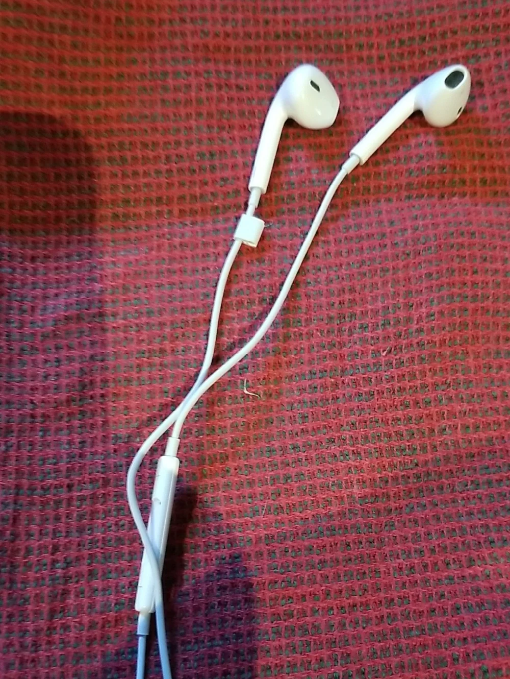 White Wired Earbuds - Comfortable In-Ear Headphones